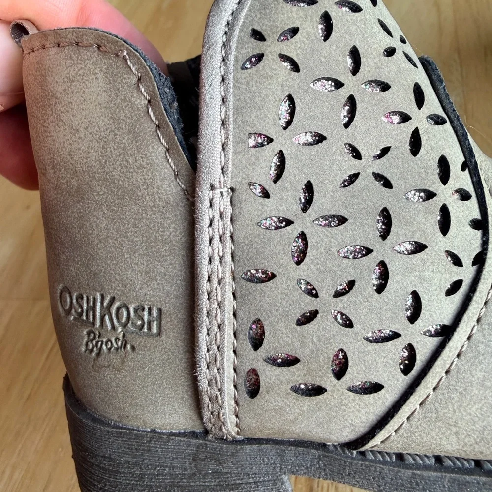 OshKosh B’gosh Toddler Taupe Ankle Boots Size 5